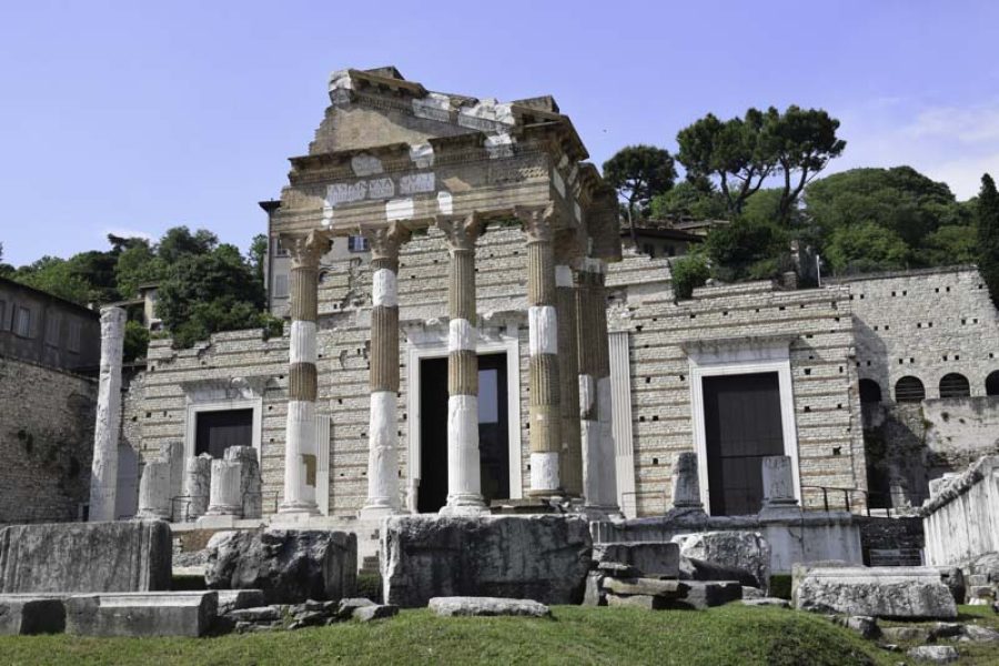 Brescia a 360°: tour a piedi condiviso e degustazione di vini